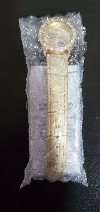 Relógio novo de senhora em caixa  marca Avon