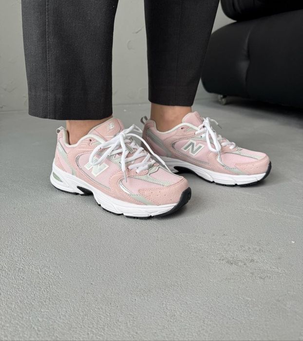 Жіночі рожеві кросівки New Balance