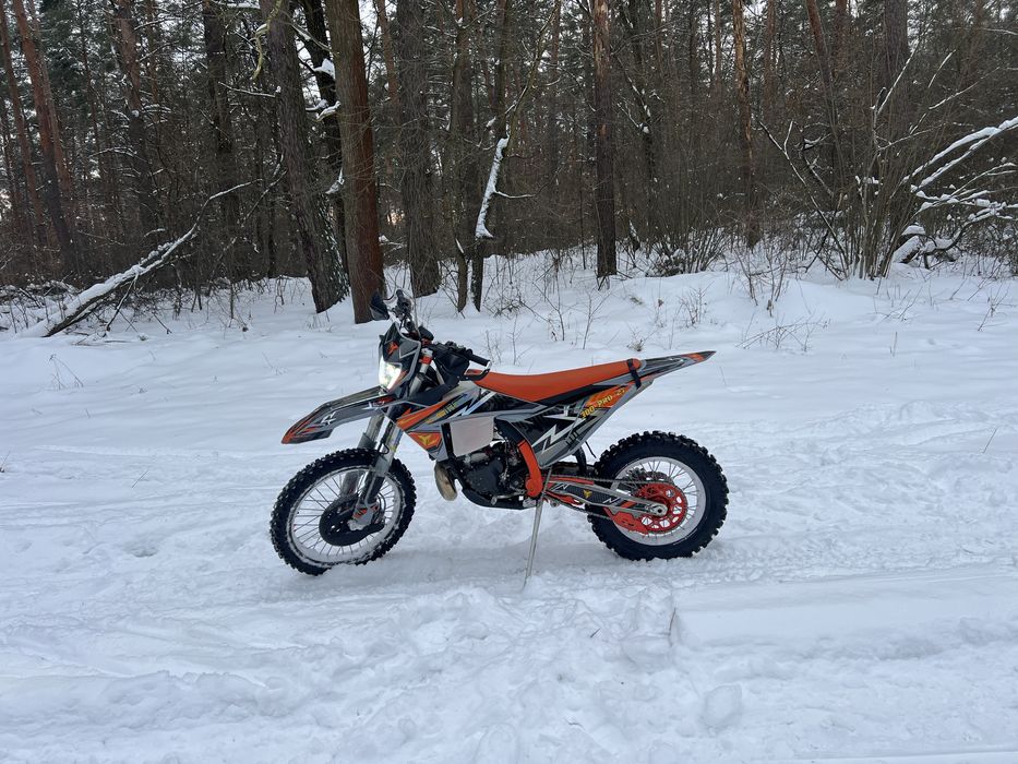 Продам кросовий мотоцикл кові 330 кубів мот дуже класний вартий уваги