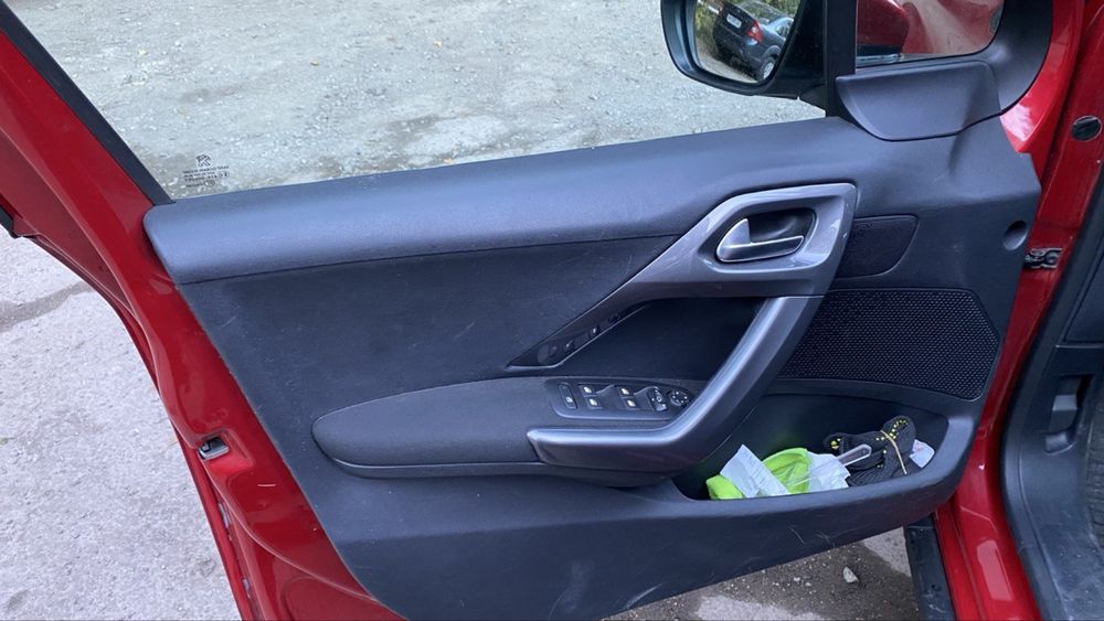 PEUGEOT 2008 2017год
