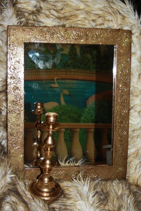Винтажная старинная рама с зеркалом и подсвечник