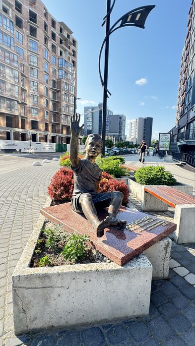 Квартира з терасою у зданому будинку | Вид на гори та річку