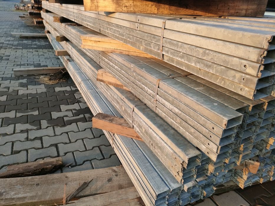 Ceownik ocynkowany 70x30x2 fotowoltaika łaty dachowe