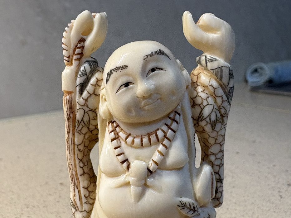 Linda preciosa antiga figura asiática Happy Buda esculpida e assinada