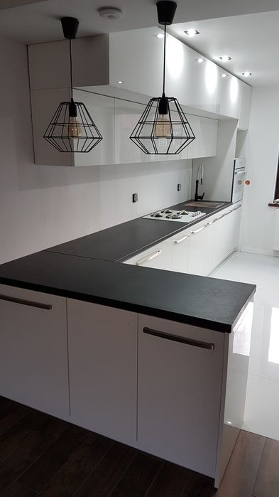 Nowoczesne używane meble kuchenne - białe