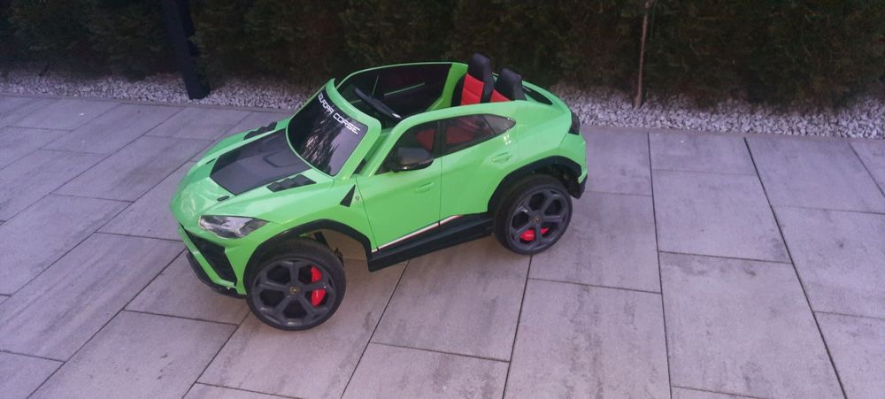 Duże Szybkie Auto na akumulator.Pojazd Lamborghini,napęd na 4 Koła
