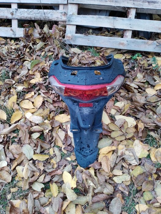 Sym GTS EFI lampa tył .boki.chlapacz.