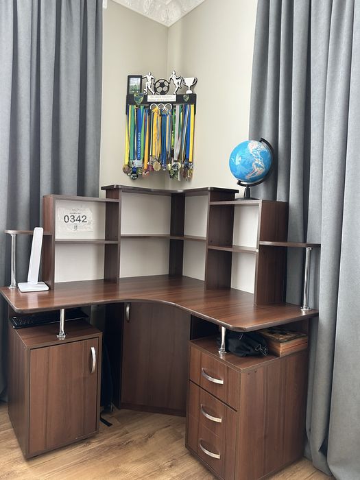 Компʼютерний стіл ,письмовий стіл,парта