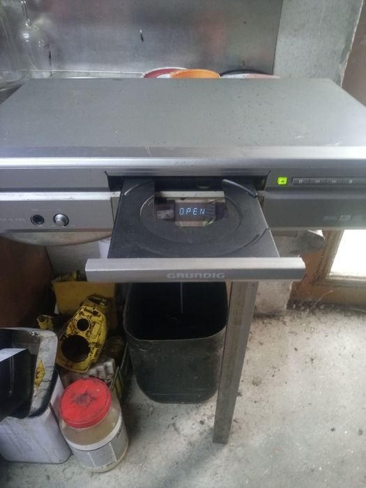 Dvd e cd grundig como novo