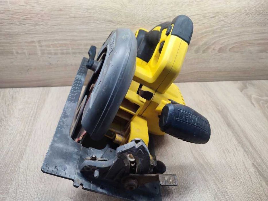 Pilarka tarczowa DeWalt DCS575 BODY