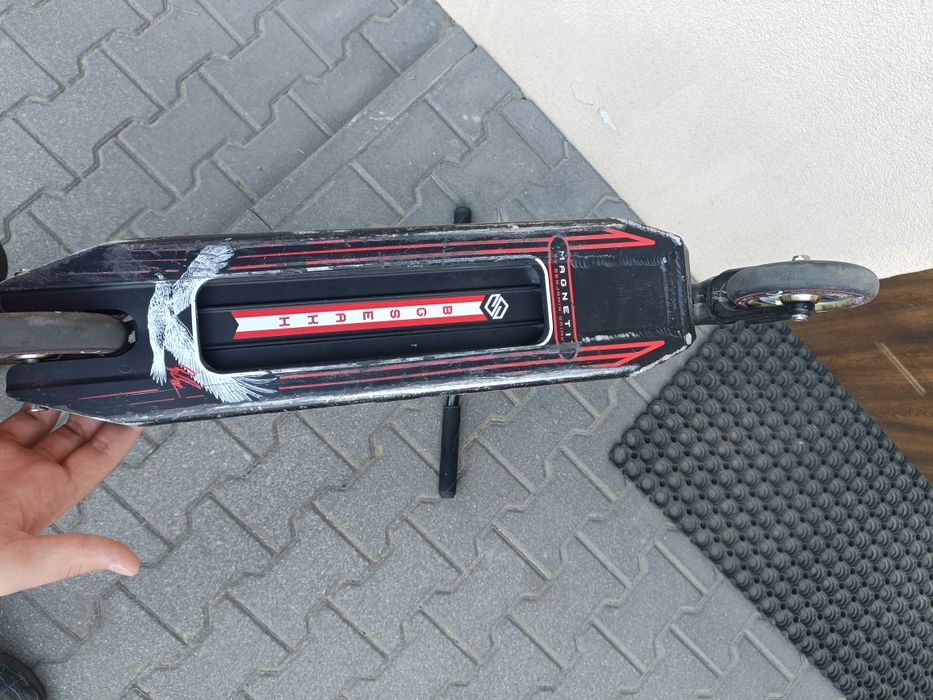 Hulajnoga Striker bgseakk magnetit
