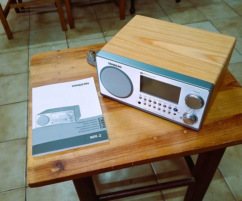 Rádio Sangean digital, modelo WR2