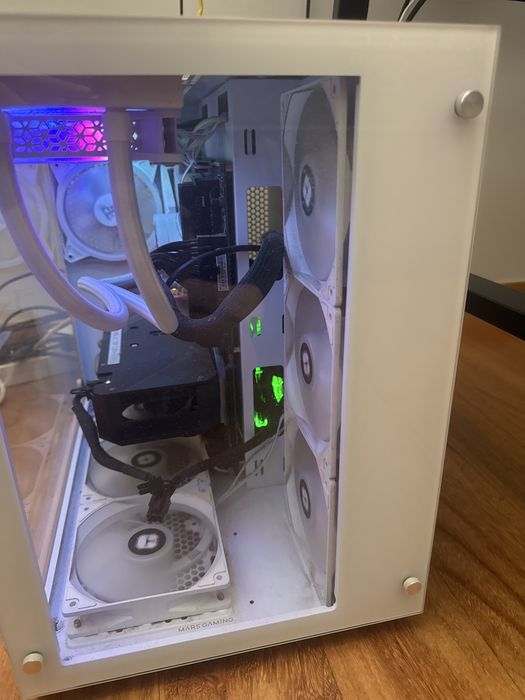Pc gamer com i5 10600k e rtx 1660