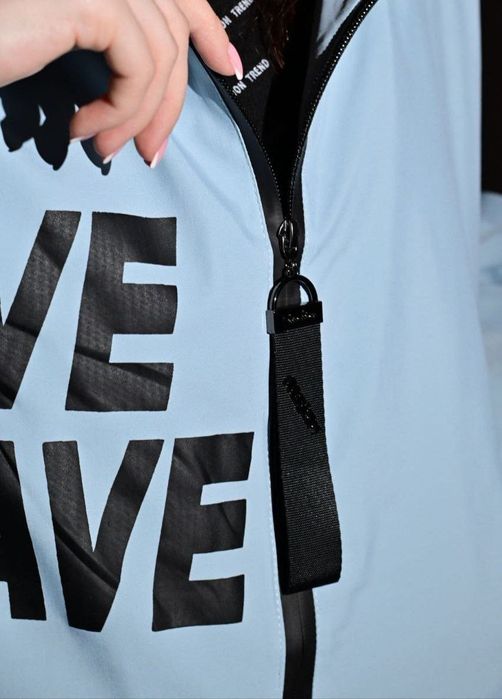 Жіноча демісезонна куртка з утеплювачем