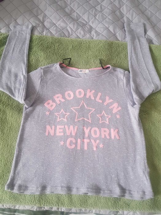 Bluzeczka marki H&M z napisami, r. XL.
