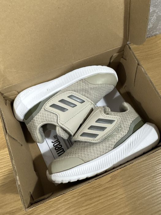 Дитячі кросівки adidas. Розмір 22 ( 13см устілка )