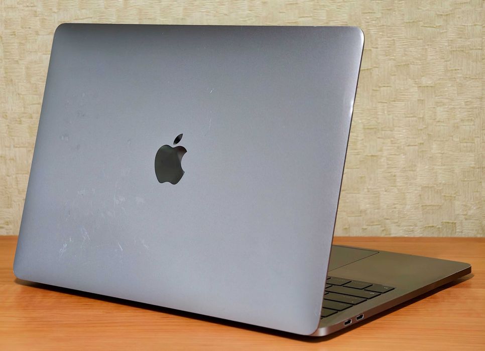 MacBook Pro 13" 2016 8/256 Gb Touch Bar (A1706) Space Gray