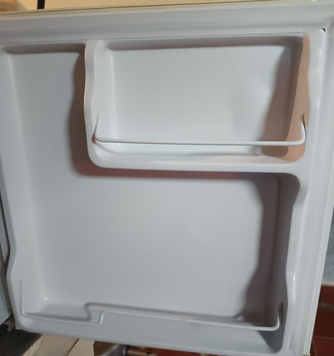 Frigorífico mini bar, basicamente novo