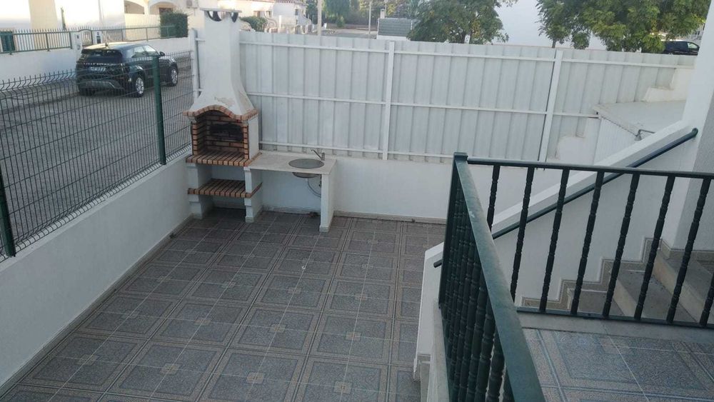 Apartamento r/chão T3 com pátio independente