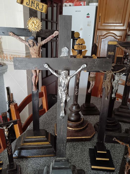 Crucifixos antigos restaurados