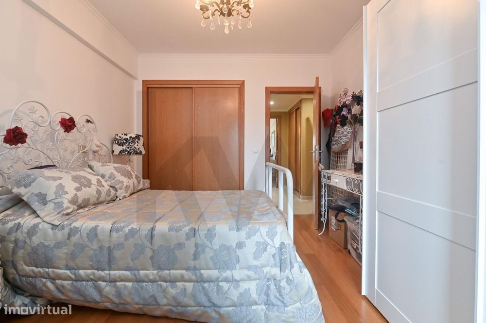 Apartamento T2 com Garagem Box, Estacionamento e Arrecadação –  São Do