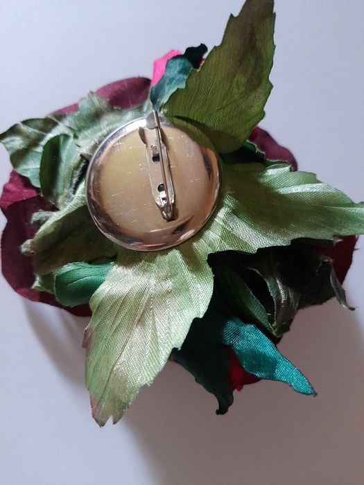 Квітка-брошка. Ручна робота