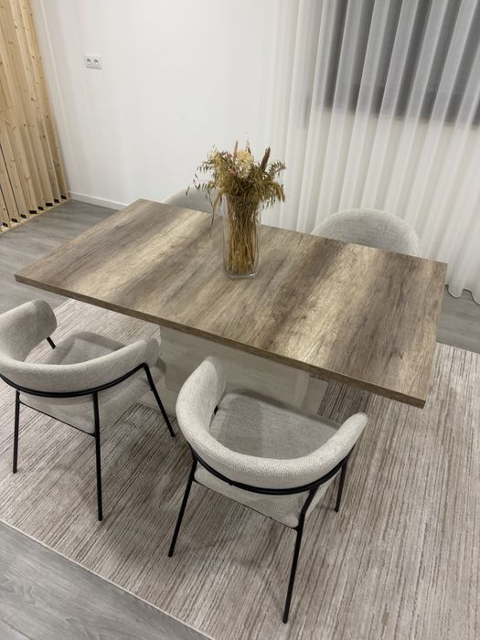 Mesa extensivel + 4 cadeiras