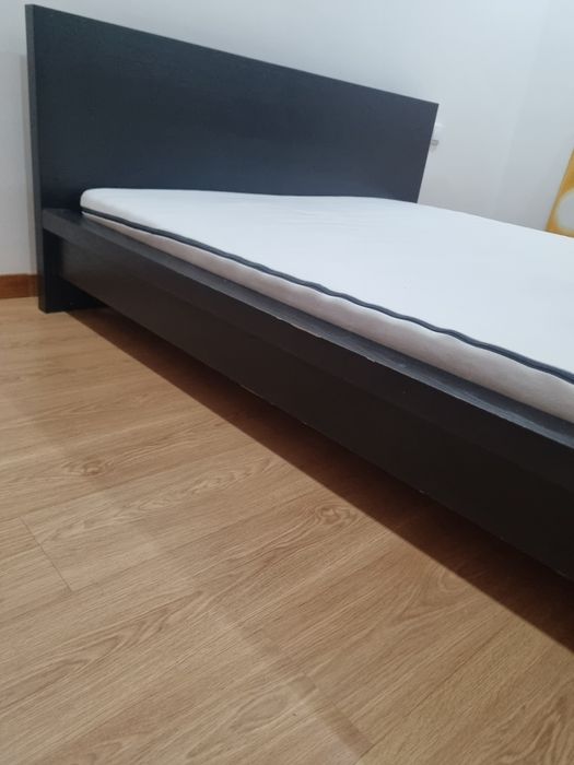 Cama 200x160. Robusta e em bom estado