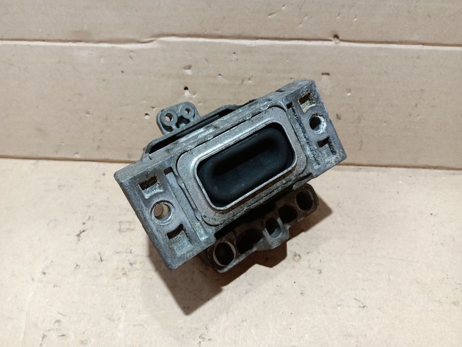 Łapa mocowanie podstawa silnika Volkswagen Audi Seat Skoda 1.4