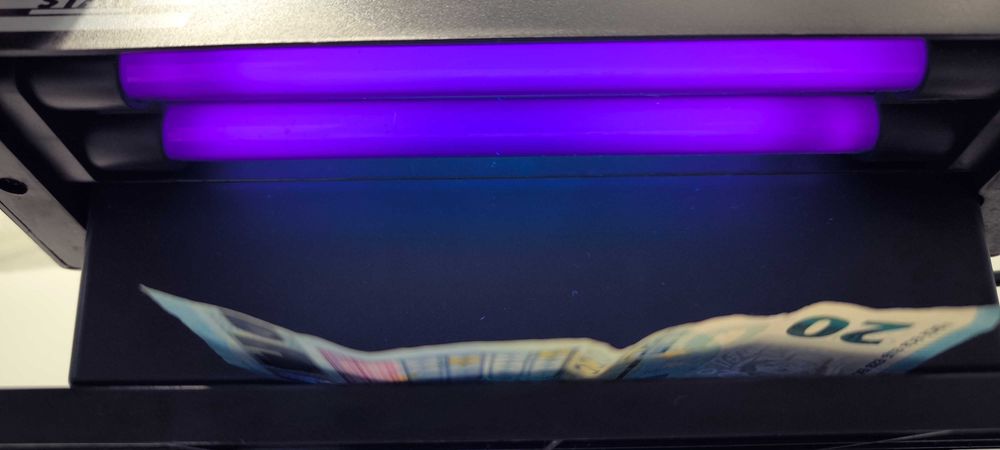 Detetor de notas falsas luz ultravioleta