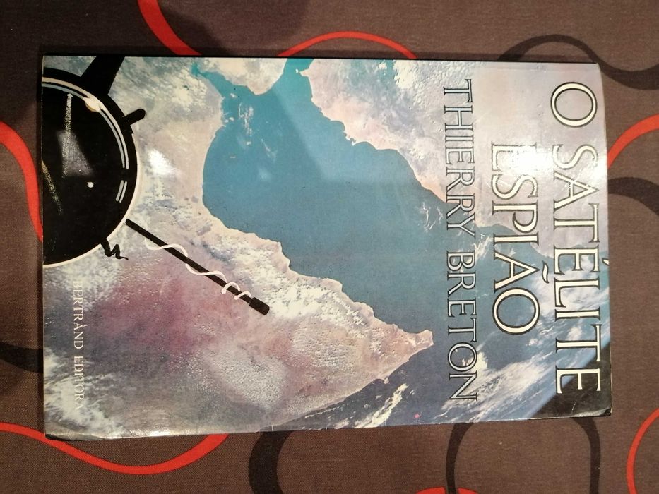 Livro O Satélite Espião