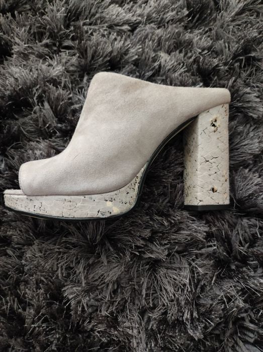 Buty Carinii nowe
