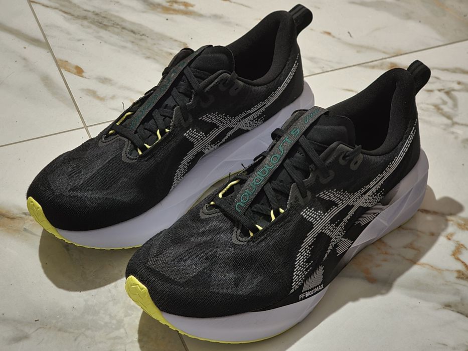 Оригінал 100% чоловічі кросівки asics novablast 5  eur 48