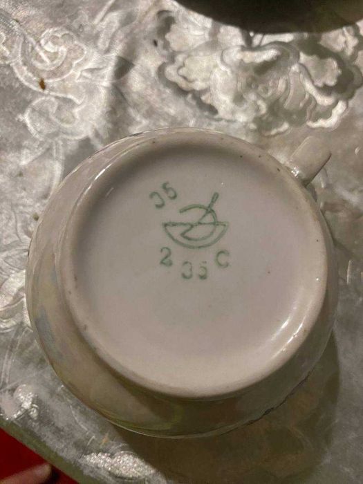 Продам сервиз старый на 6 персон