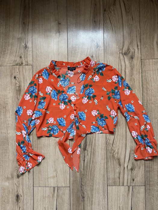 Яскравий квітковий топ на завʼязках