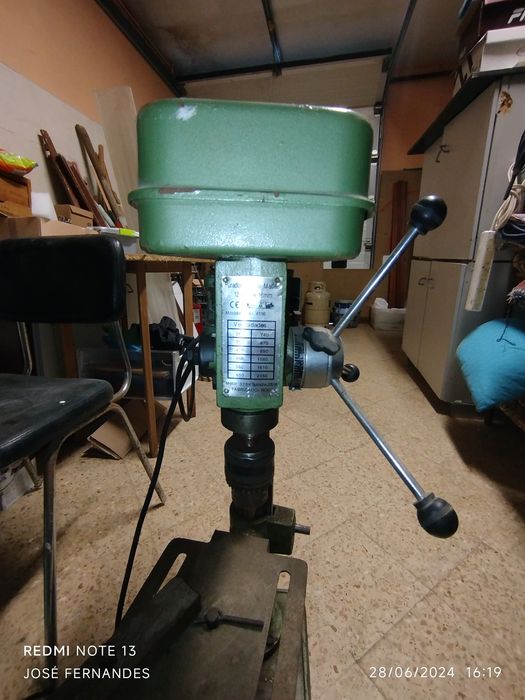 Máquina perfuradora