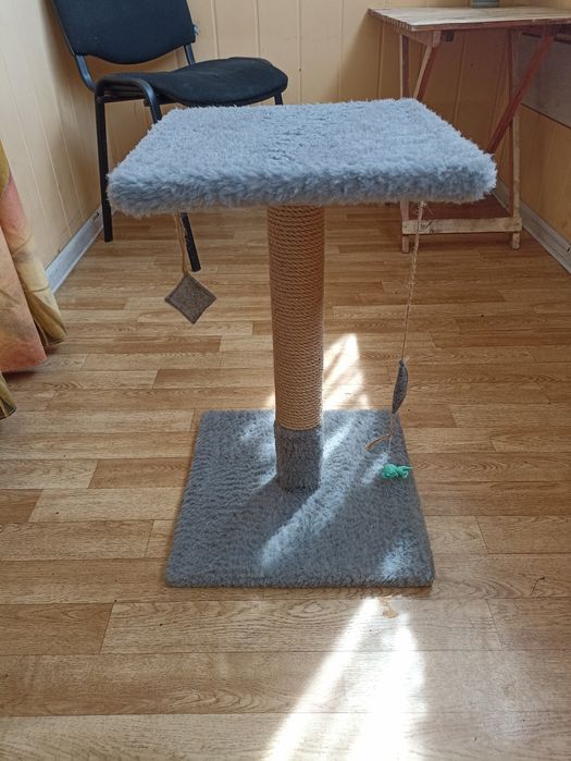 Продам ігрову   полицю підставку для котів та інших тварин Б/У