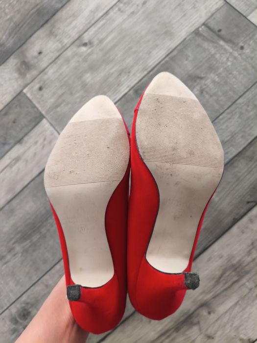 Szpilki czerwone, czółenka, buty na obcasie
