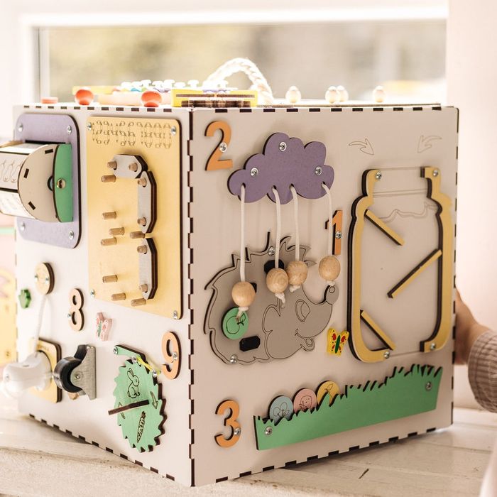 Бізікуб бізіборд для дівчинки