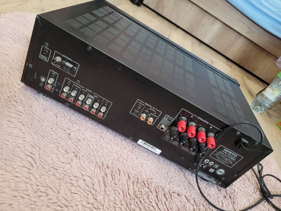 Amplituner stereo marki Onkyo TX-8020