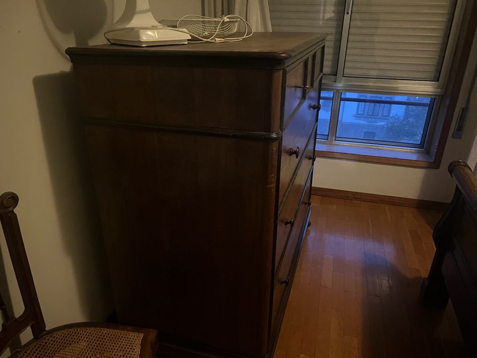 Comoda D. Maria em carvalho frances e pau santo