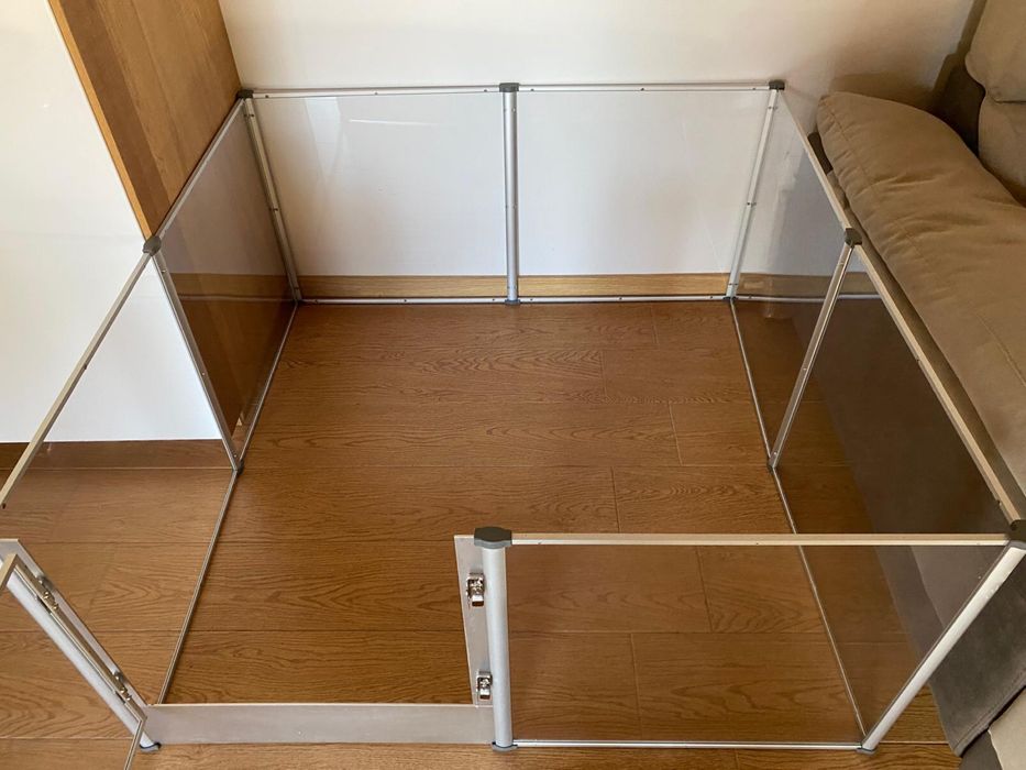 Parque modular em acrilico transparente para animais