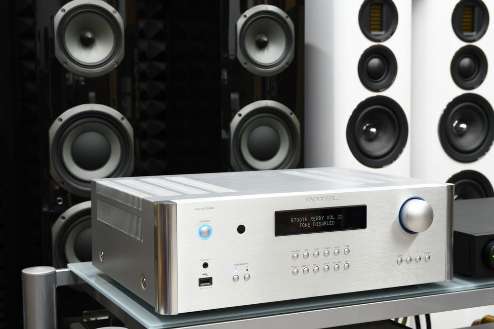 Zadbany wzmacniacz stereo Rotel RA-1572MKII Zestaw w doskonałym stanie