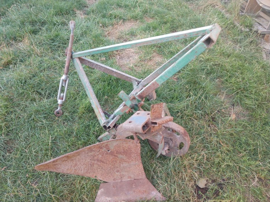 Продам коний плуг,викопуч картоплі і однокорпусний плуг на мінітрактор