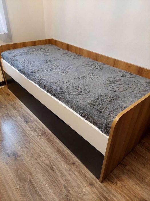 Łóżko z szufladą.