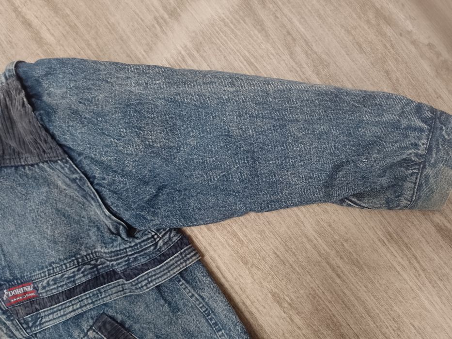 Sprzedam męską kurtkę jeansową rozmiar XL.