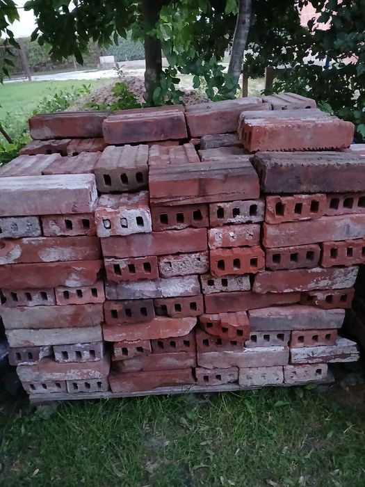 Cegła z rozbiórki PRL