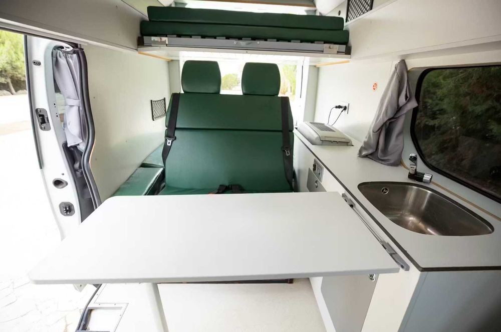 Autocaravana para quatro pessoas