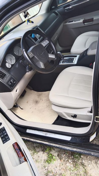 CHRYSLER 300C 2006 року випуску