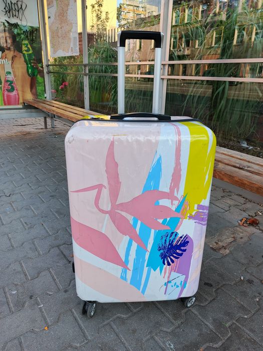 Чемодан пластиковий